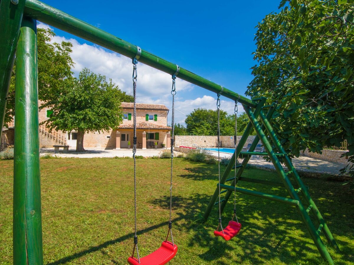 Rovinj, okolica, prenovljena istrska hiša z bazenom