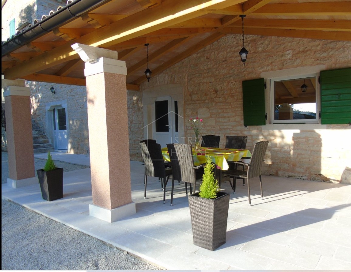 Rovinj, okolica, prenovljena istrska hiša z bazenom