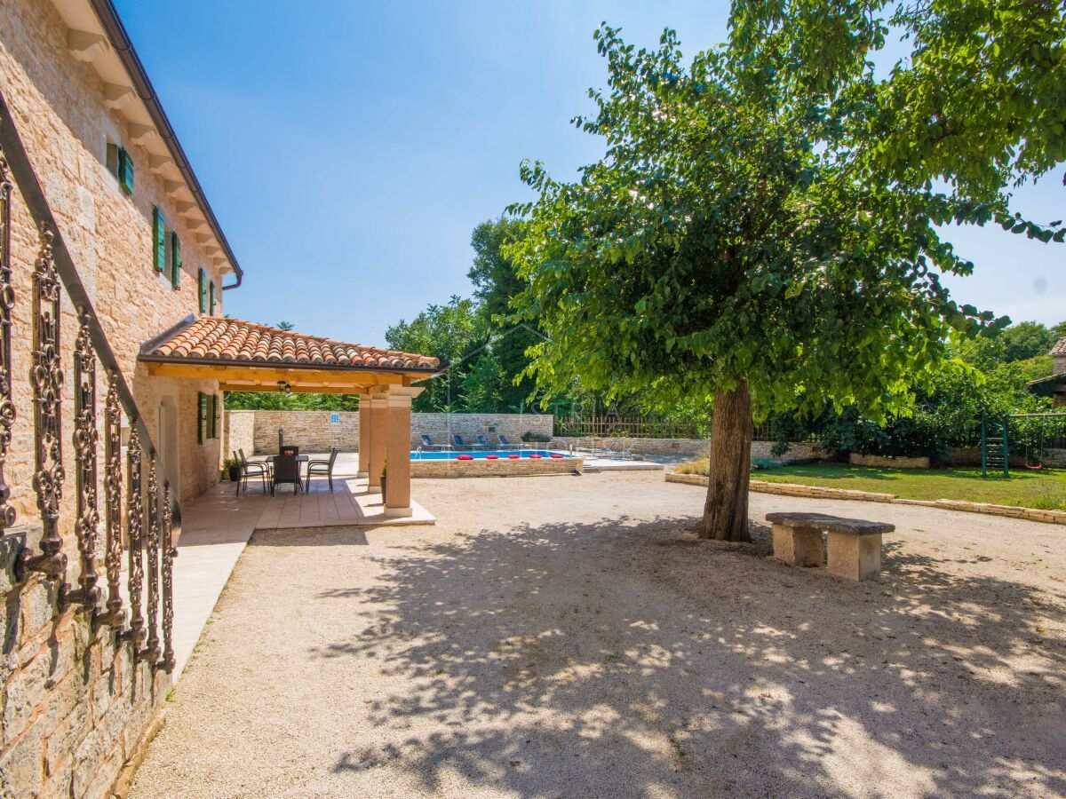 Rovinj, okolica, prenovljena istrska hiša z bazenom