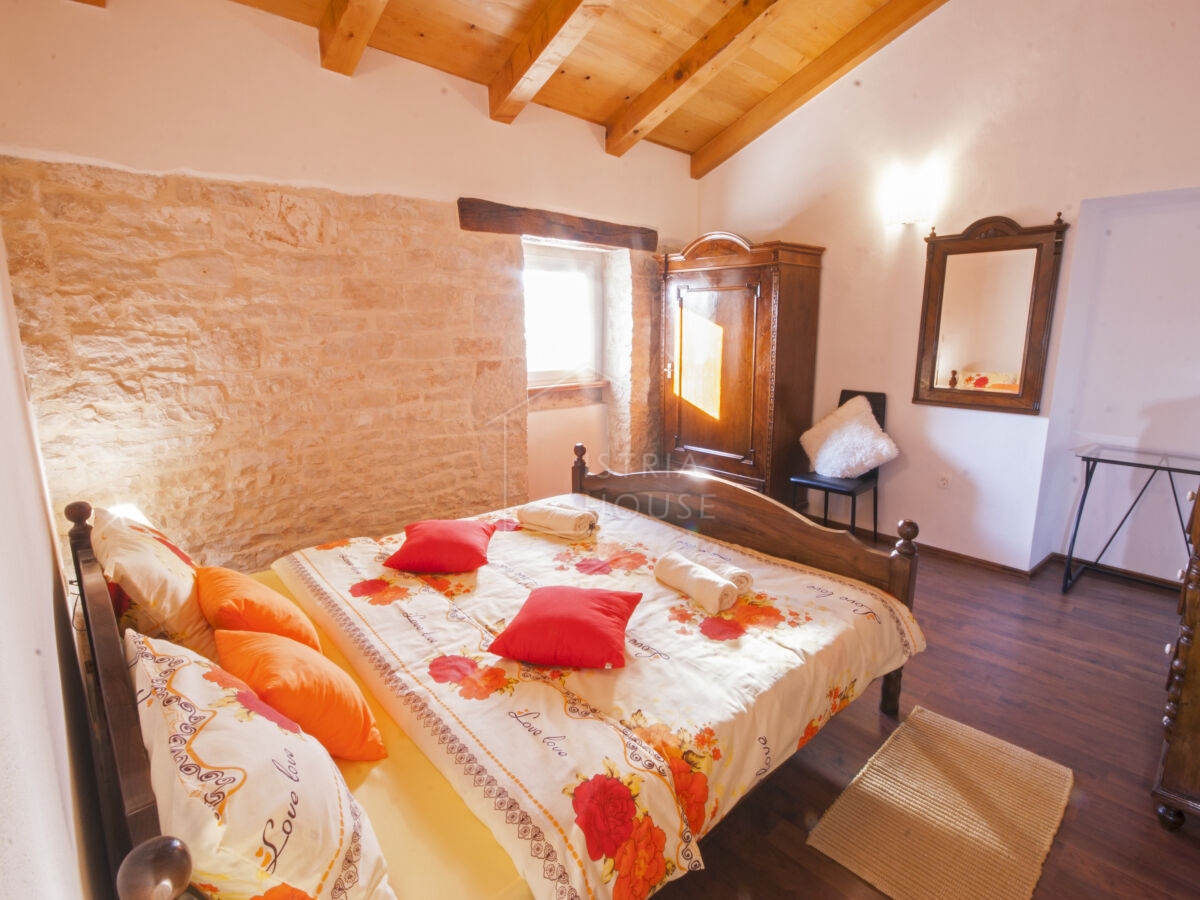 Rovinj, okolica, prenovljena istrska hiša z bazenom
