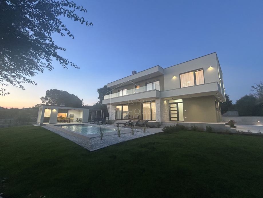 Svetvinčenat, moderna vila v izgradnji