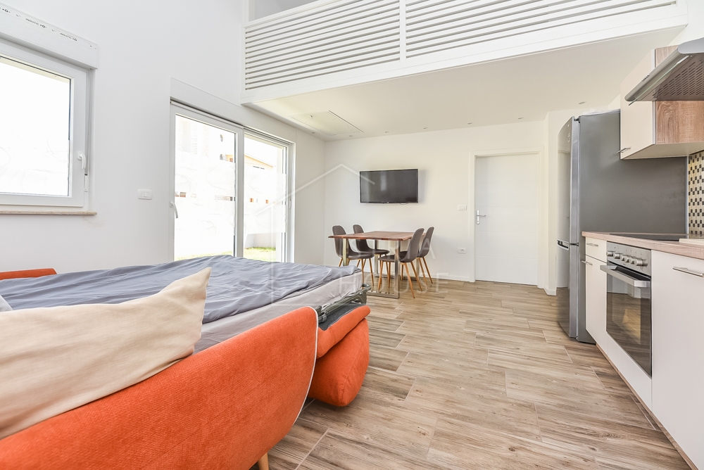 Vodnjan, okolica, hiša z dvema apartmajema