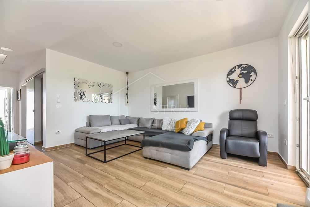 Vodnjan, okolica, hiša z dvema apartmajema