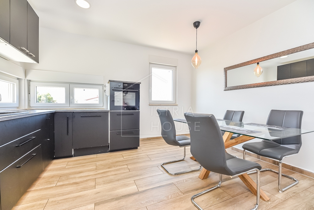 Vodnjan, okolica, hiša z dvema apartmajema