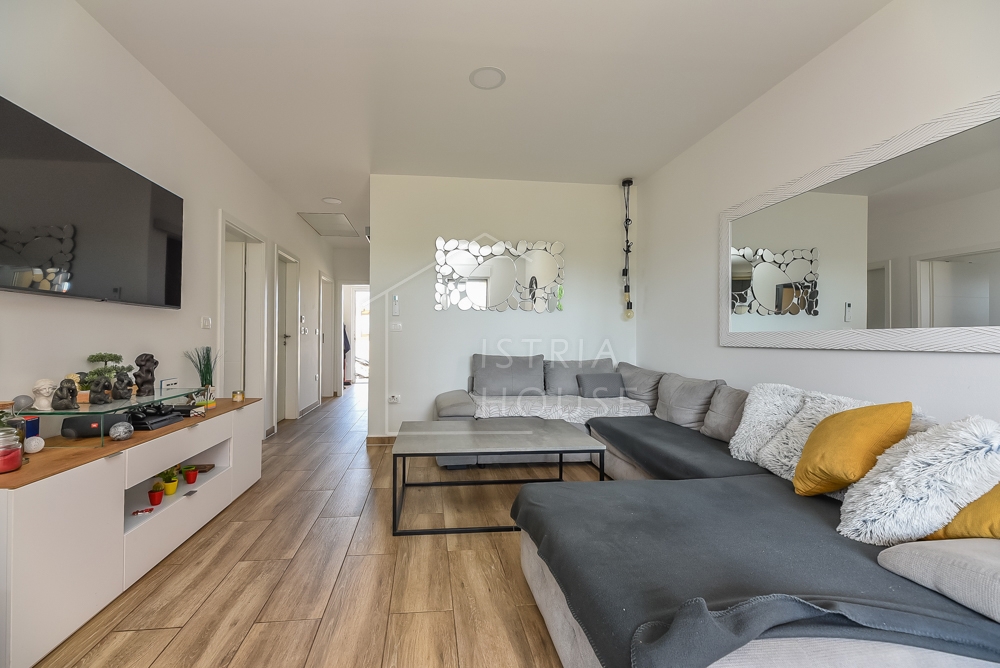 Vodnjan, okolica, hiša z dvema apartmajema
