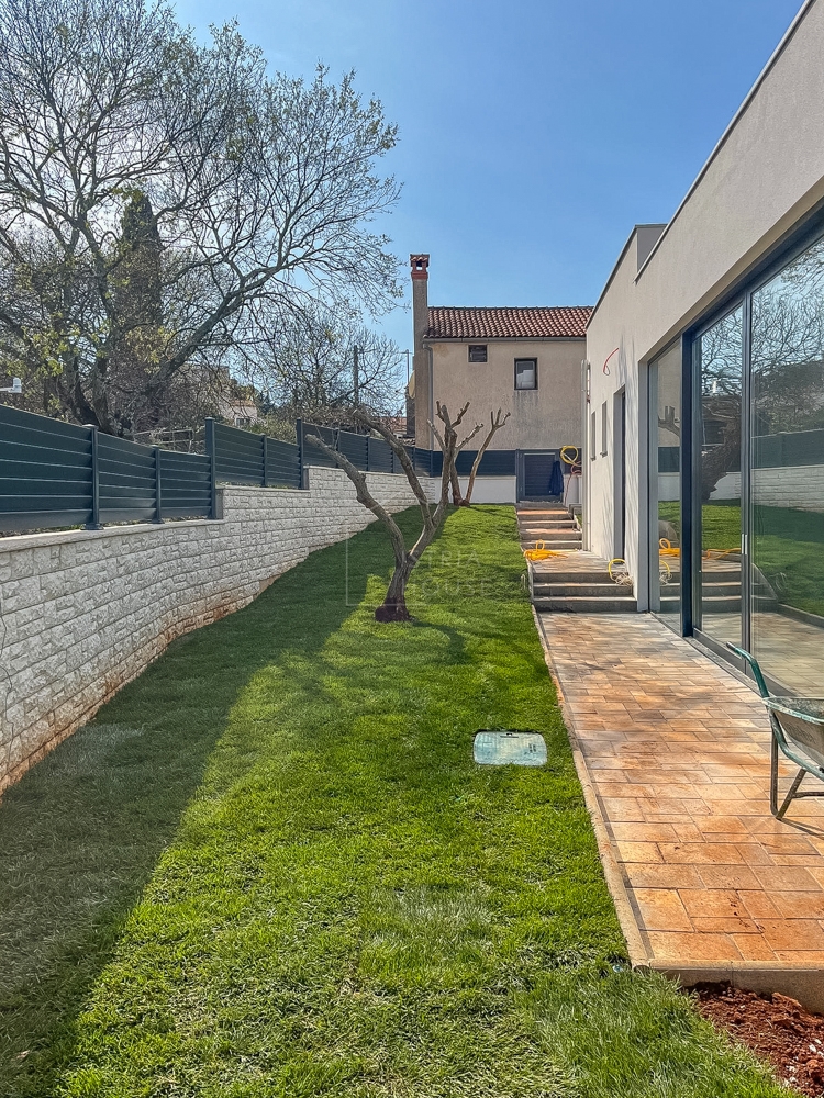 Rovinj, Umgebung, moderne Villa in ruhiger Umgebung