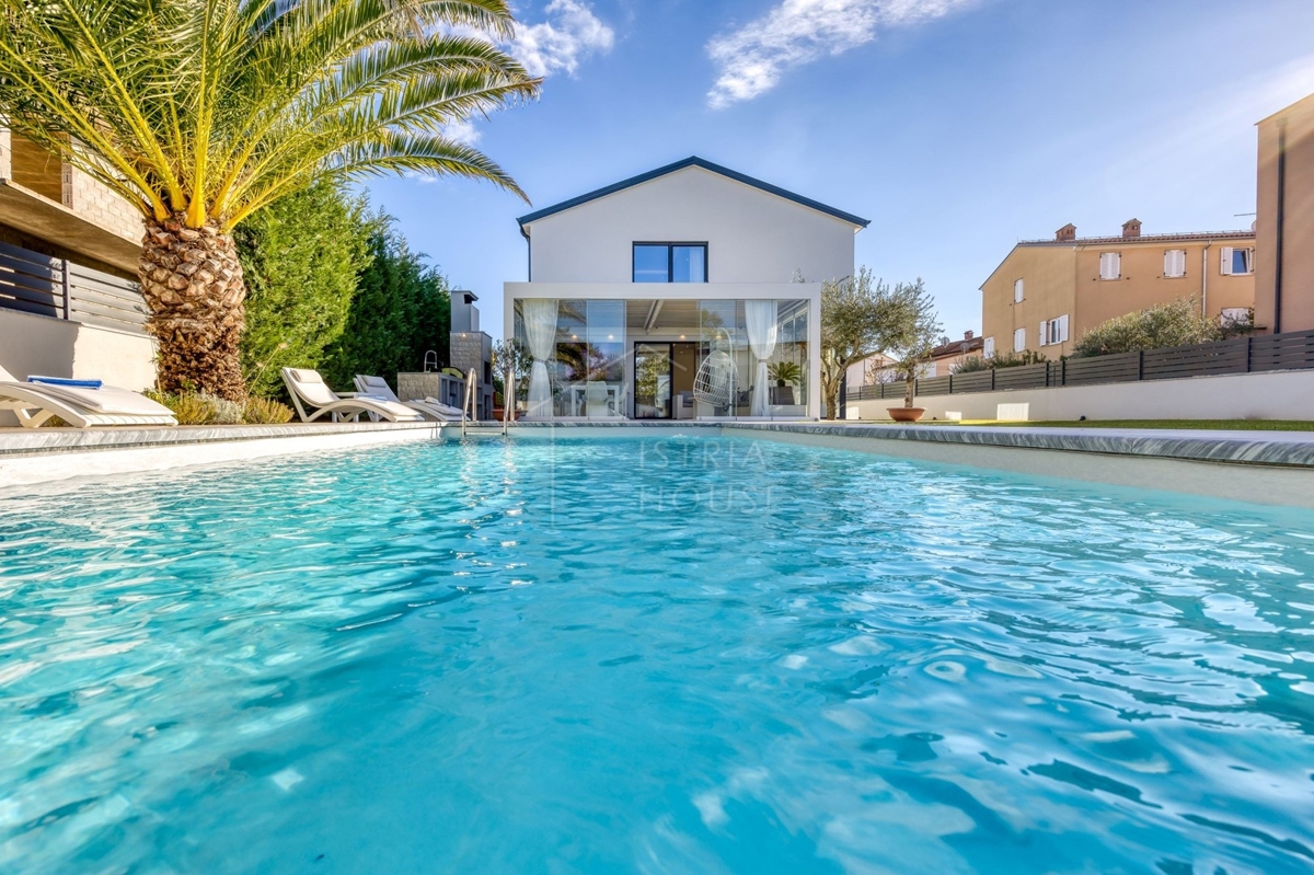 Rovinj, moderna luksuzna vila z bazenom