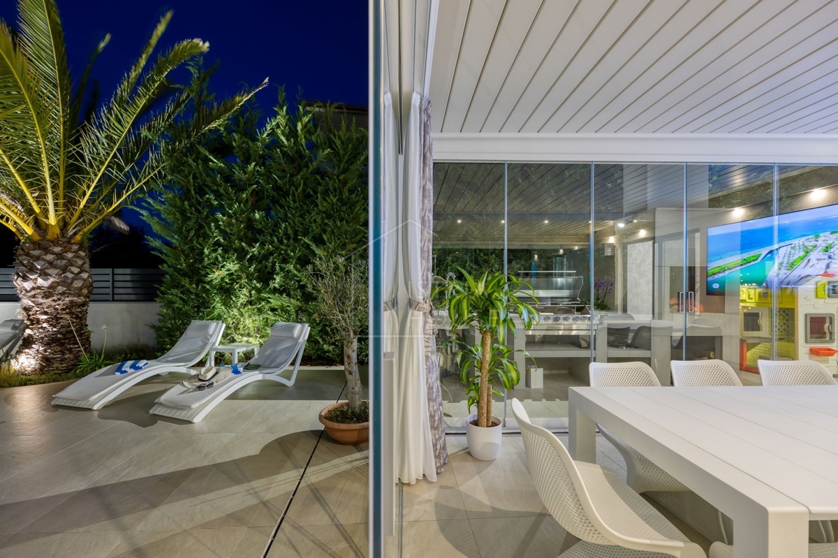 Rovinj, moderna luksuzna vila z bazenom