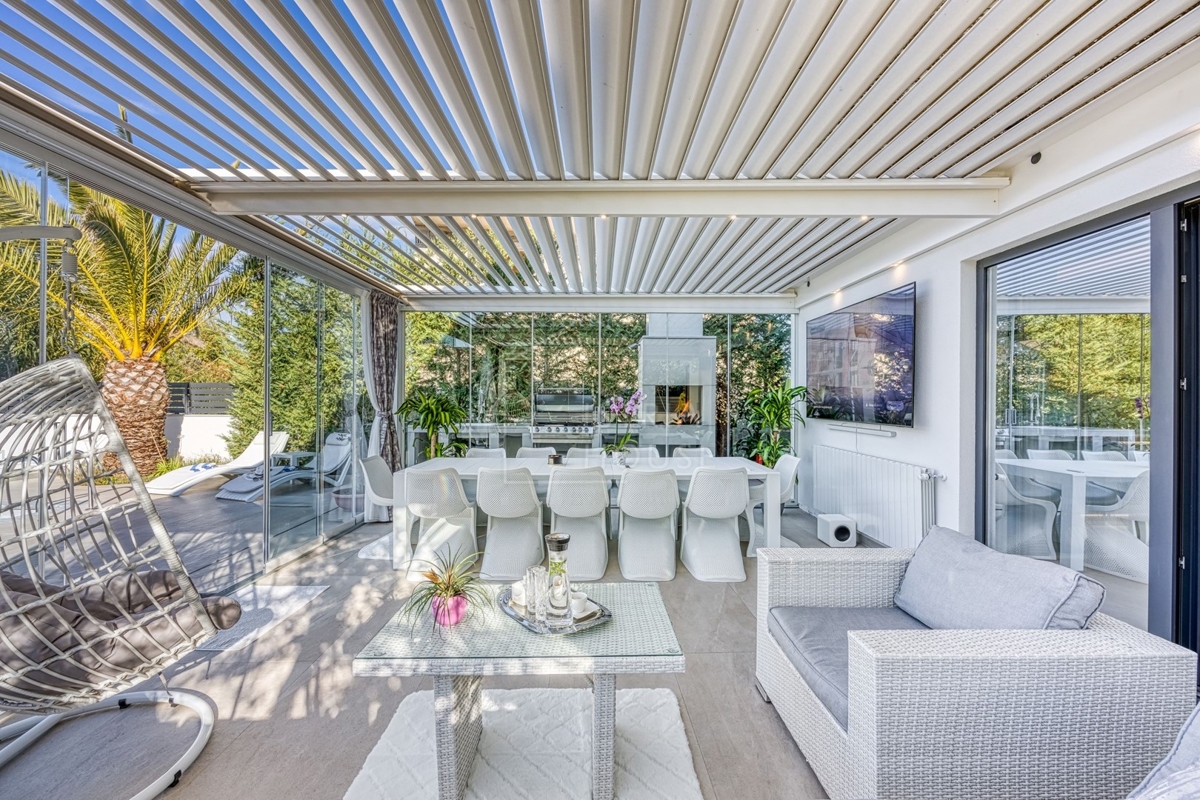 Rovinj, moderna luksuzna vila z bazenom