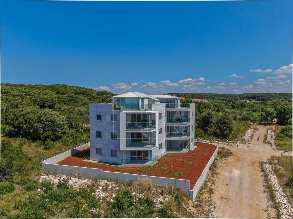 Rovinj, nov apartma 200m od morja s teraso