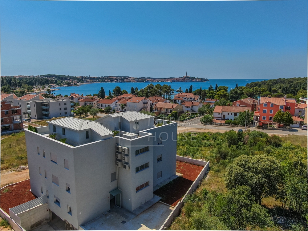 Rovinj, nov apartma 200m od morja s teraso