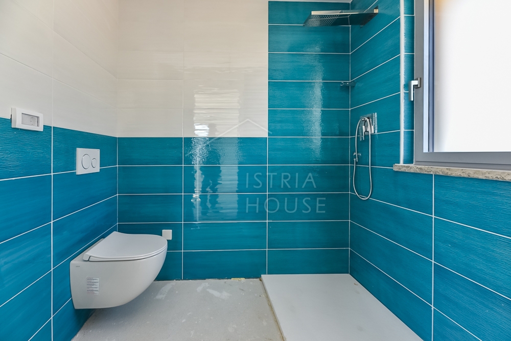Rovinj, nov apartma 200m od morja s teraso