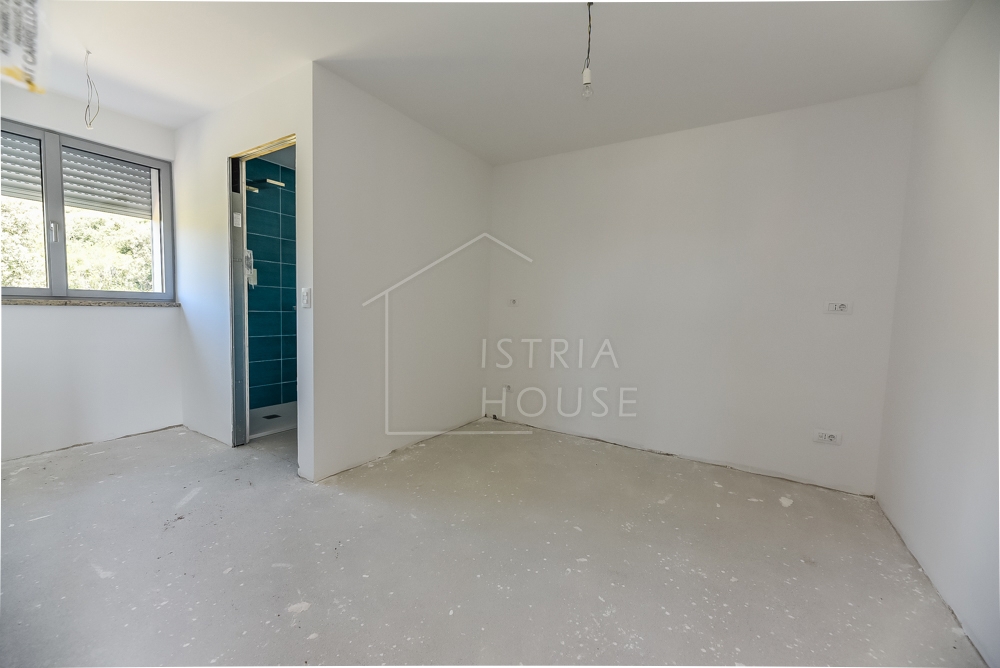 Rovinj, nov apartma 200m od morja s teraso
