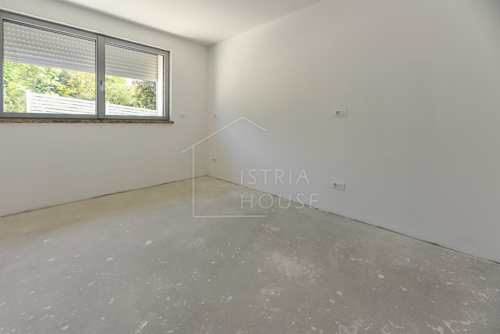Rovinj, nov apartma 200m od morja s teraso