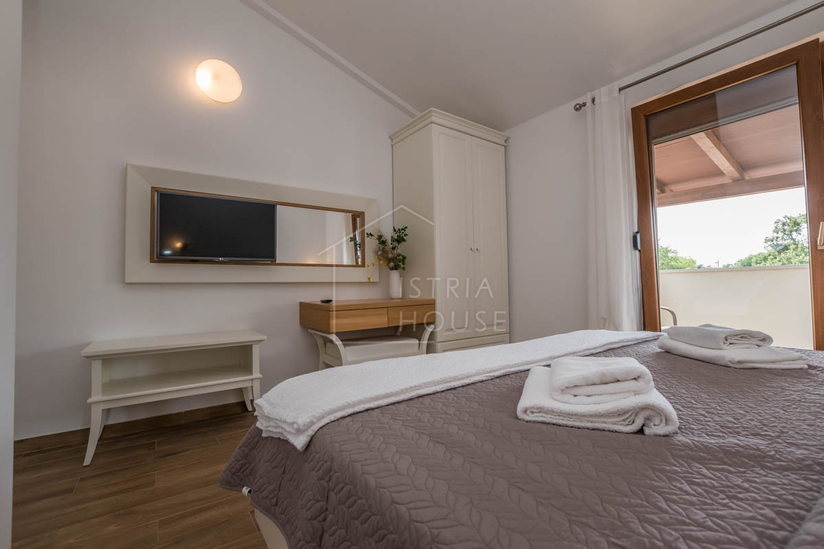 POREČ, okolica - lepa vila z bazenom