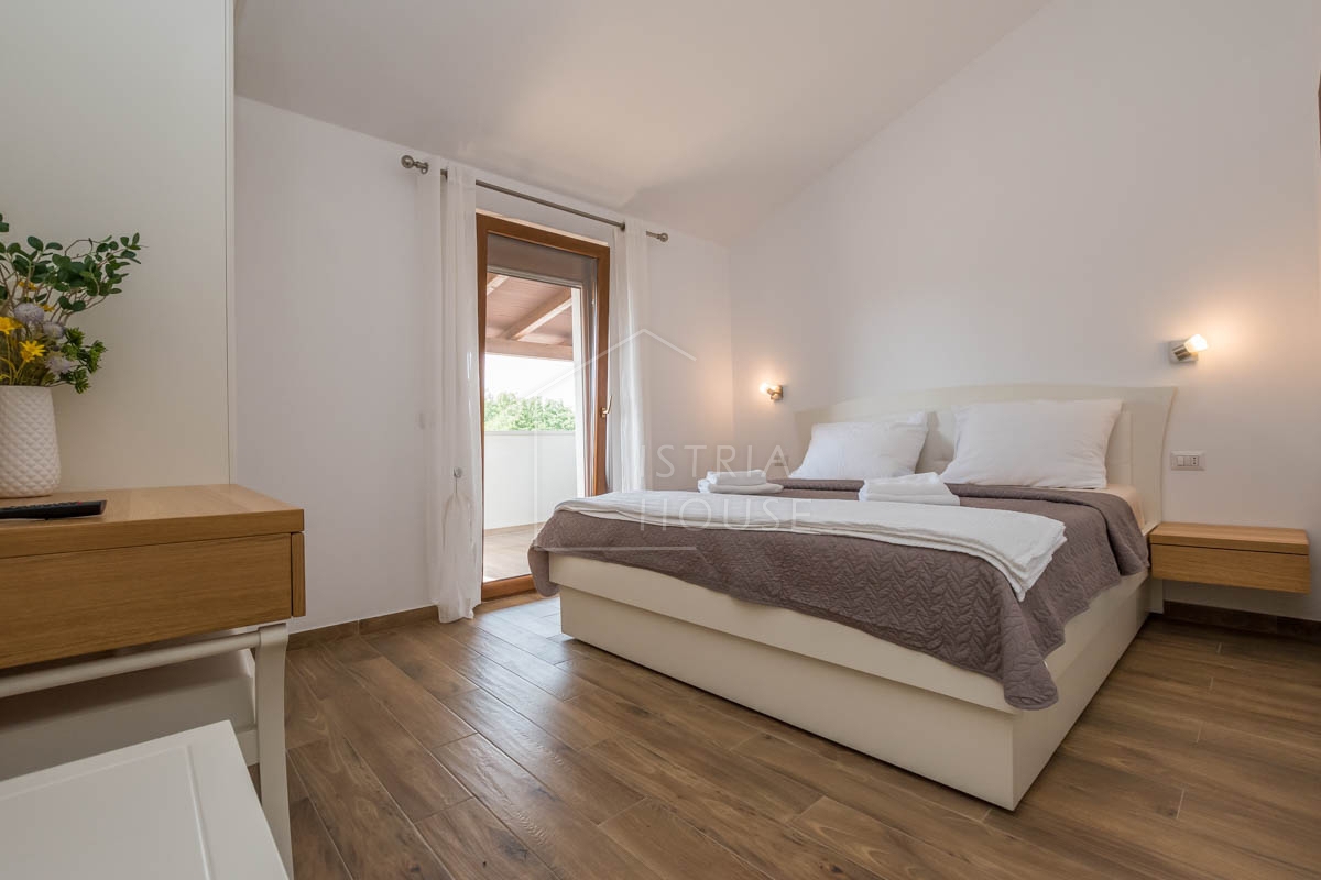 POREČ, okolica - lepa vila z bazenom