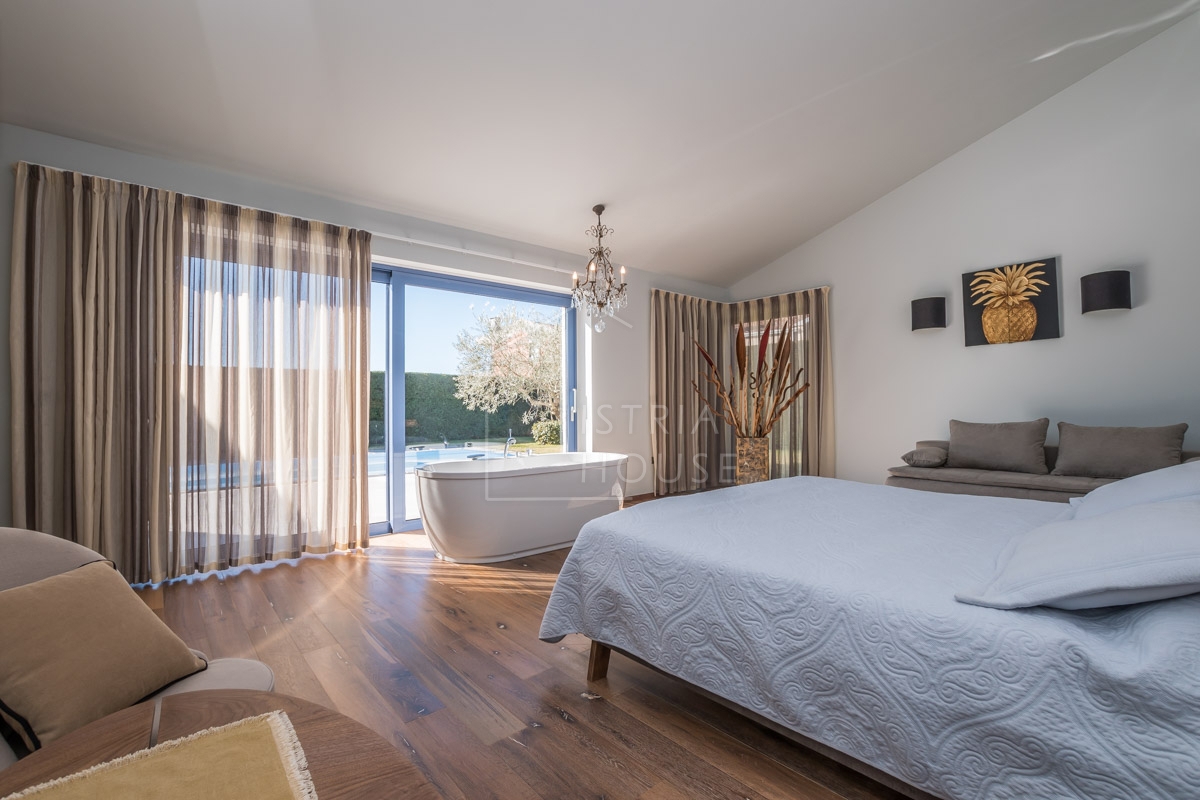 Poreč, okolica, lepa dizajnerska vila z bazenom