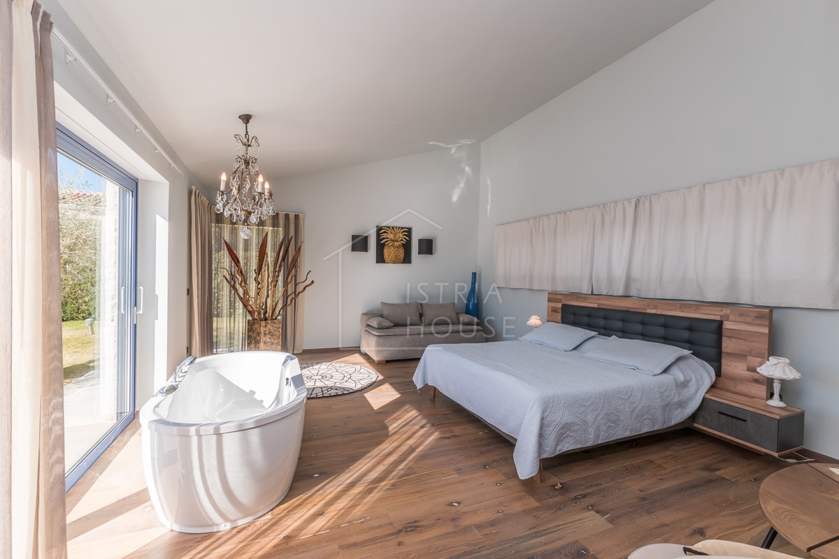 Poreč, okolica, lepa dizajnerska vila z bazenom