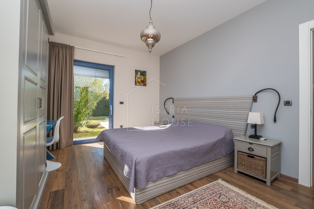 Poreč, okolica, lepa dizajnerska vila z bazenom
