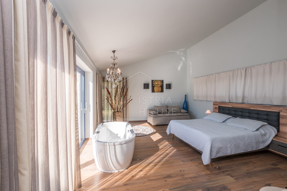 Poreč, okolica, lepa dizajnerska vila z bazenom