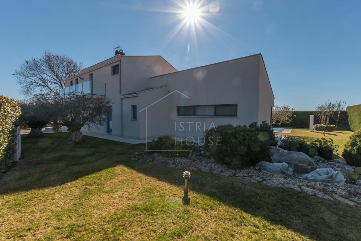 Poreč, okolica, lepa dizajnerska vila z bazenom