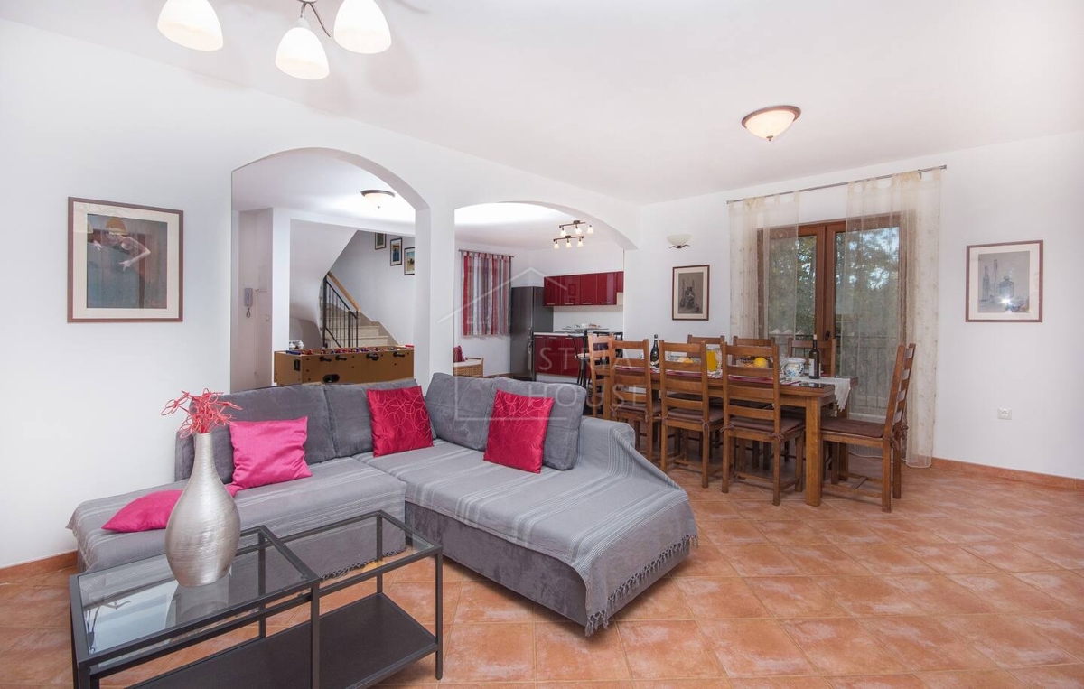 Marčana, dintorni, casa bifamiliare con vista aperta