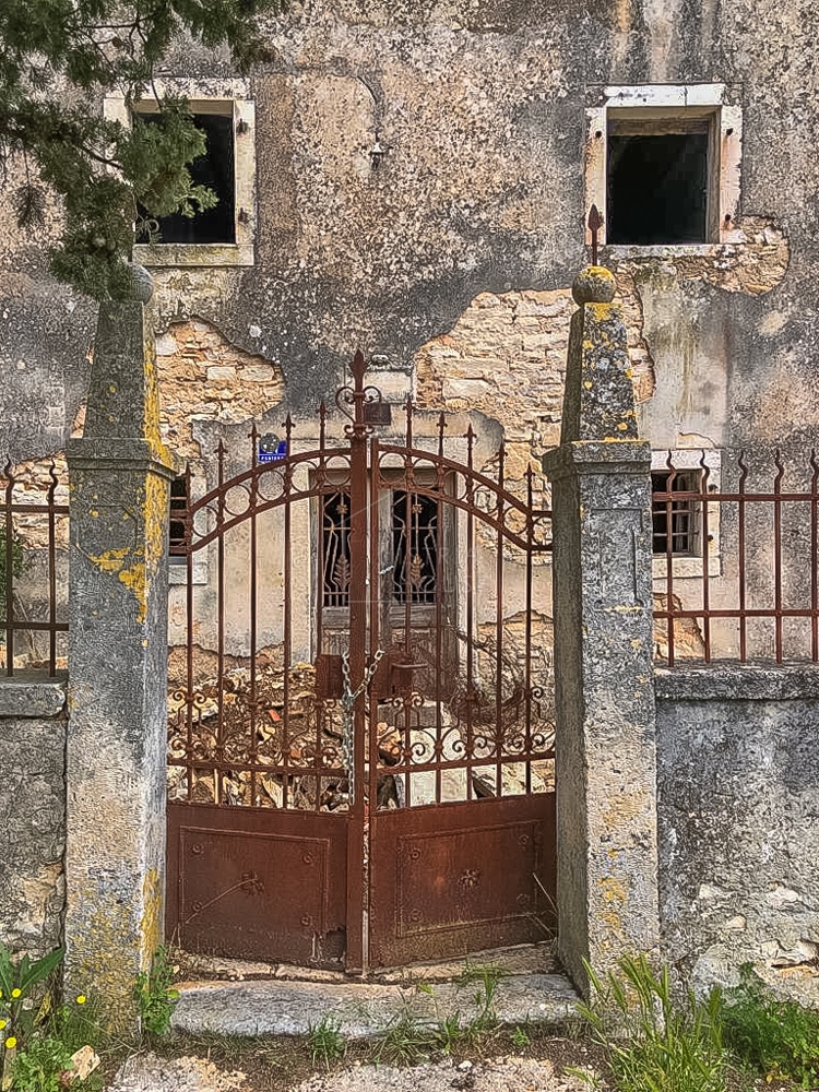 Barban, okolica, starinsko s pogledom na morje