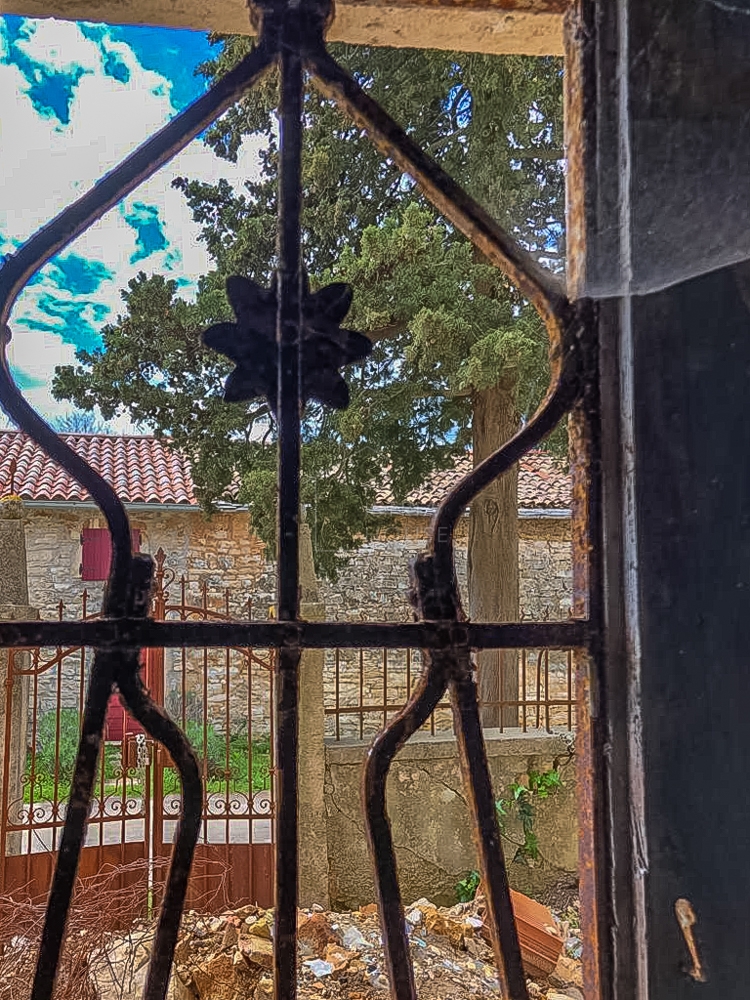 Barban, okolica, starinsko s pogledom na morje