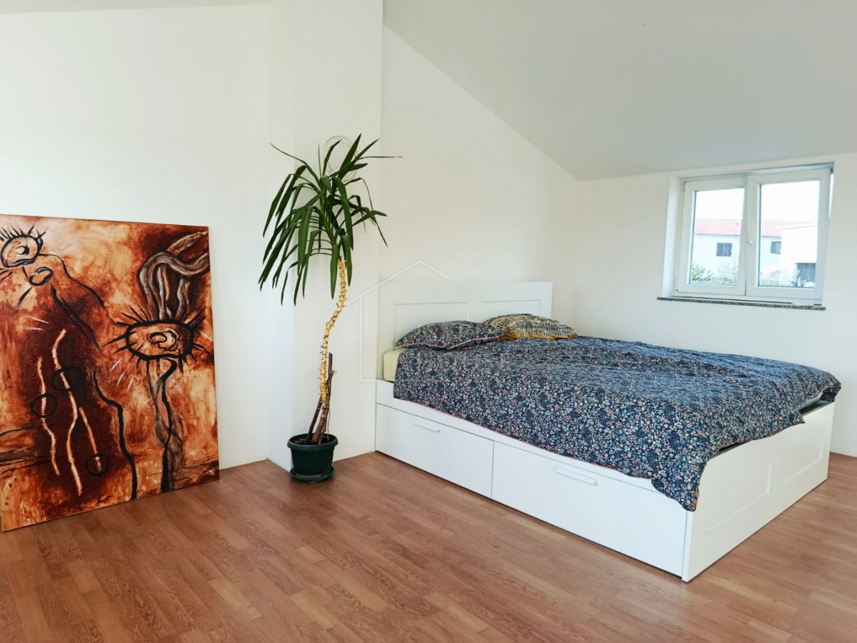 Svetvinčenat, okolica, polpritlična hiša z dvoriščem