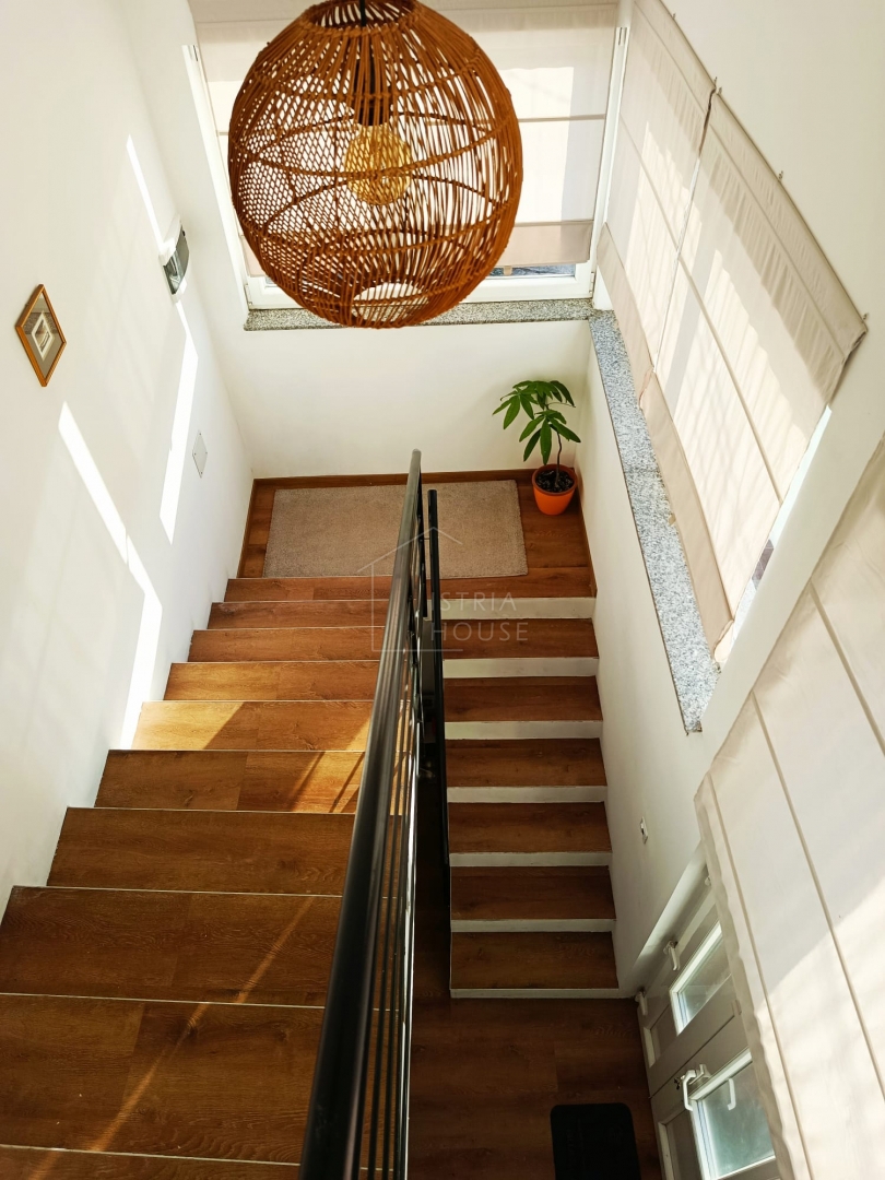 Svetvinčenat, okolica, polpritlična hiša z dvoriščem