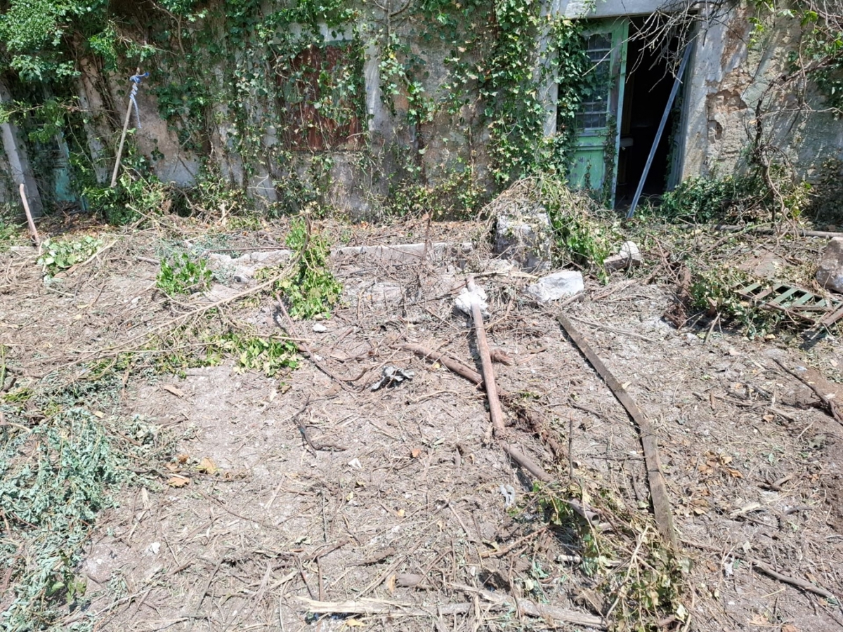 Bale, okolica, hiša za prenovo z veliko parcelo