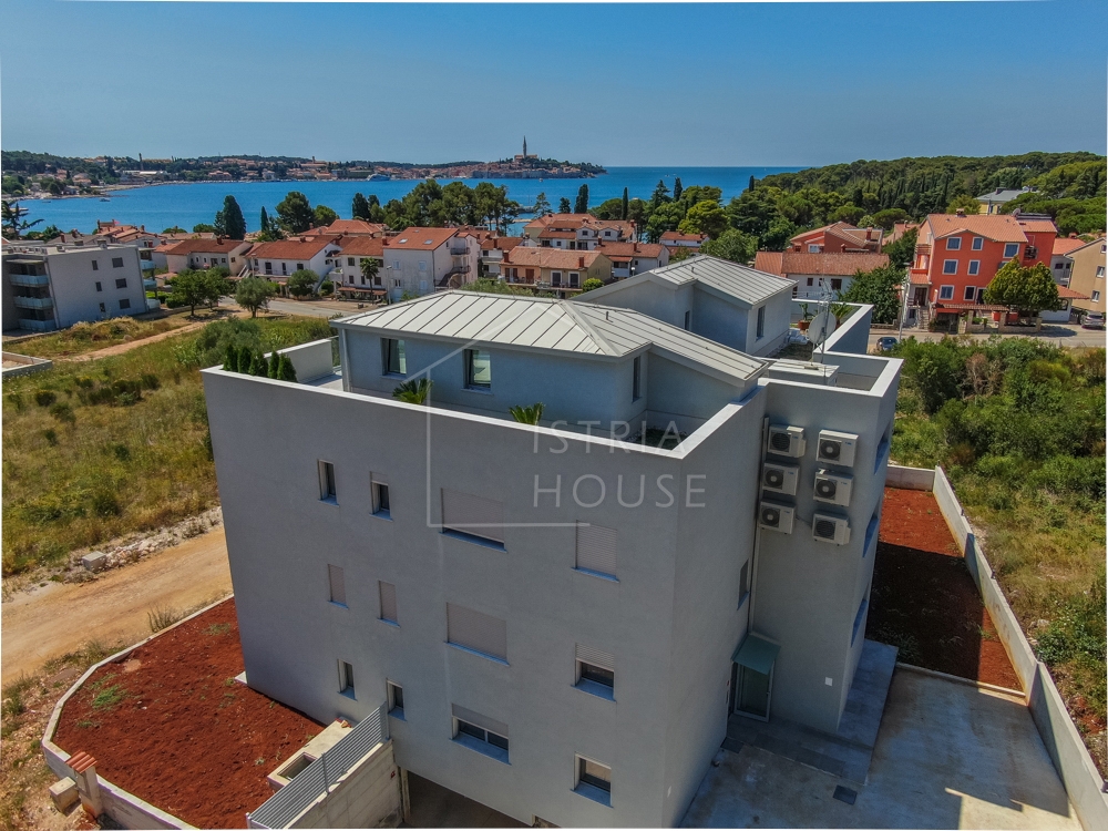 Rovinj, nov apartma 200m od morja s teraso in pogledom na staro mestno jedro