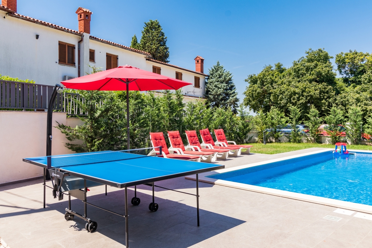 Svetvinčenat, vila s 4 spalnicami in bazenom