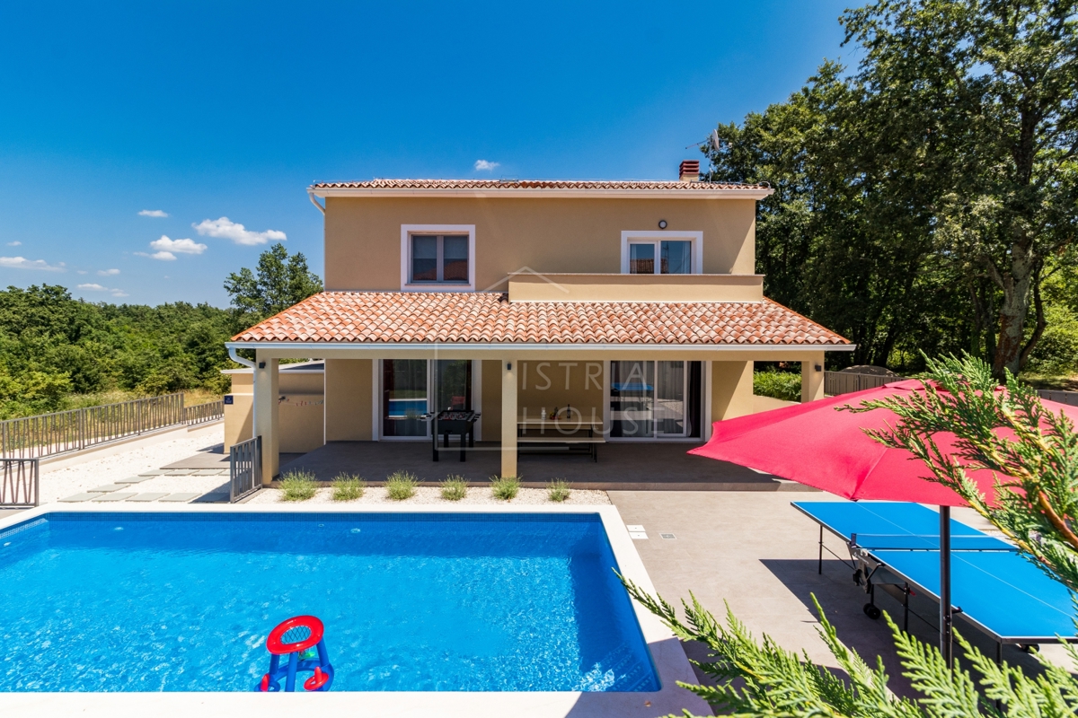 Svetvinčenat, vila s 4 spalnicami in bazenom