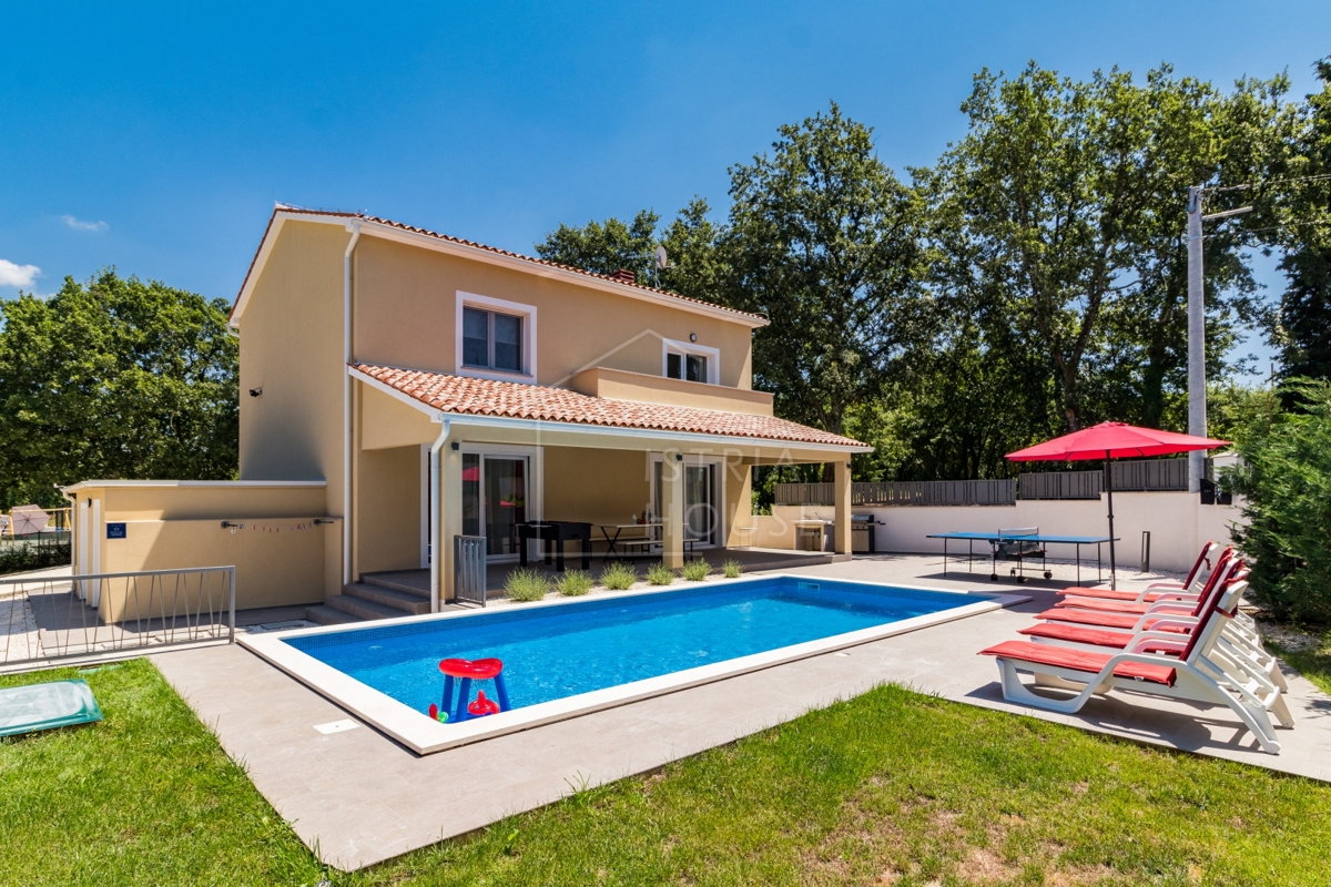 Svetvinčenat, vila s 4 spalnicami in bazenom