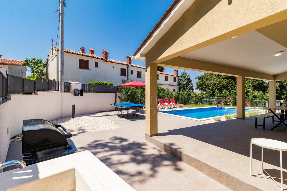 Svetvinčenat, vila s 4 spalnicami in bazenom