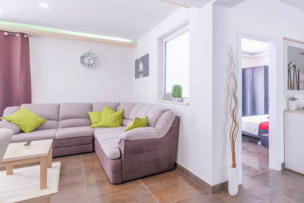 Svetvinčenat, vila s 4 spalnicami in bazenom