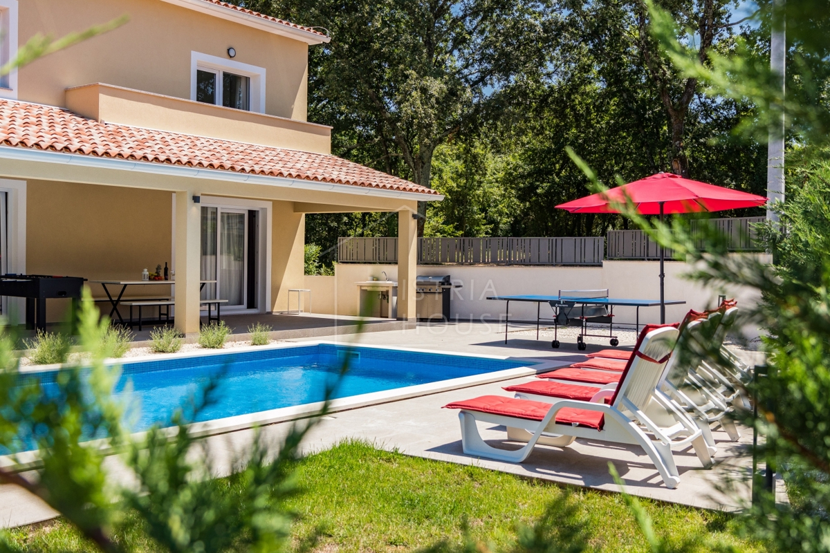 Svetvinčenat, vila s 4 spalnicami in bazenom