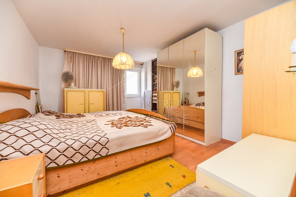 Rovinj, stanovanje v pritličju z dvoriščem in ruševino
