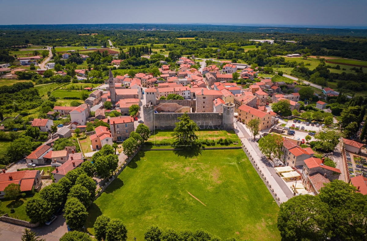 Svetvinčenat, okolica, hiša za obnovo z zemljiščem