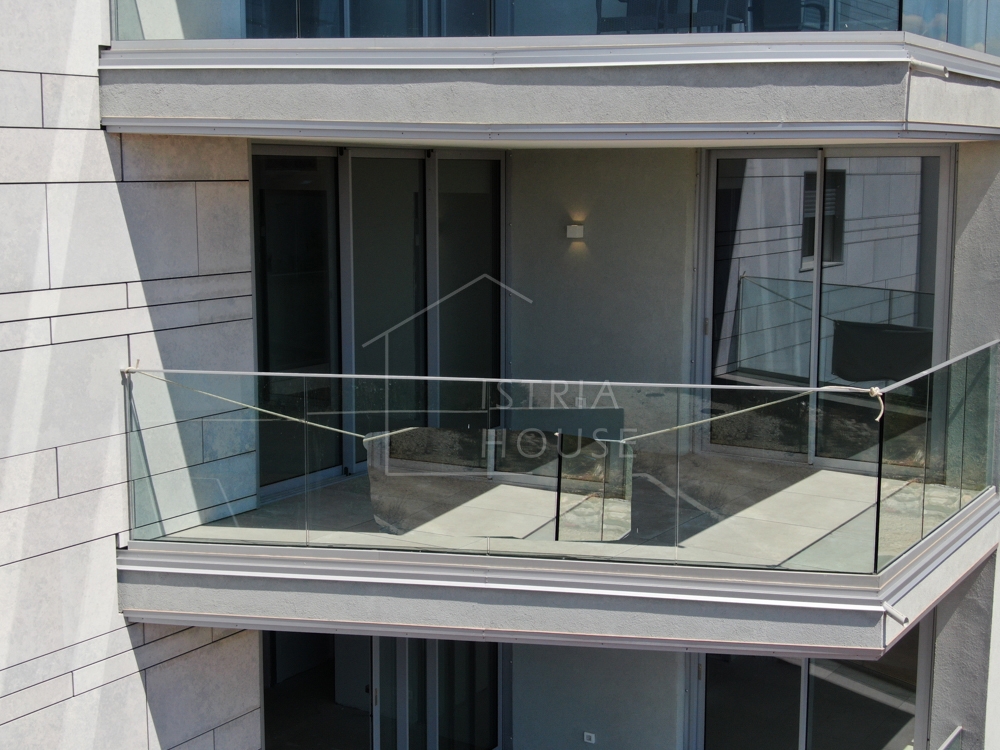 Rovinj, nov apartma 200m od plaže s teraso in pogledom na staro mesto in morje