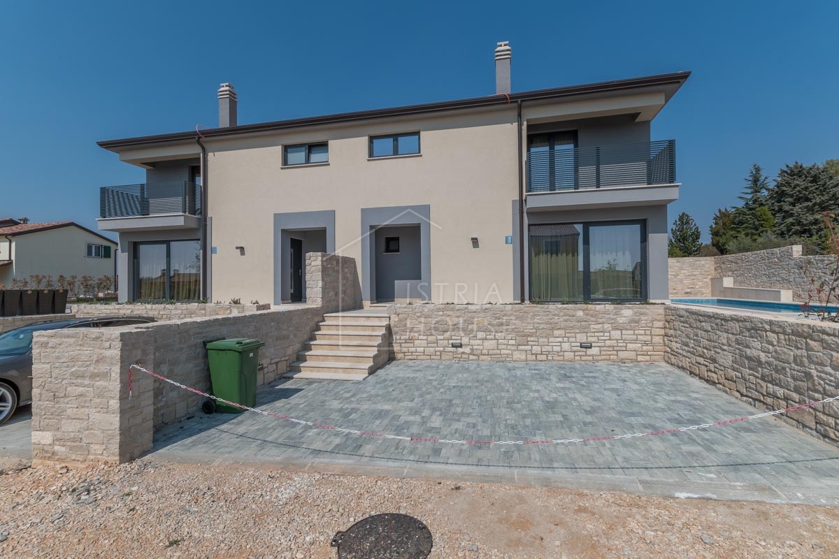NOVIGRAD, okolica, moderna kuća s bazenom