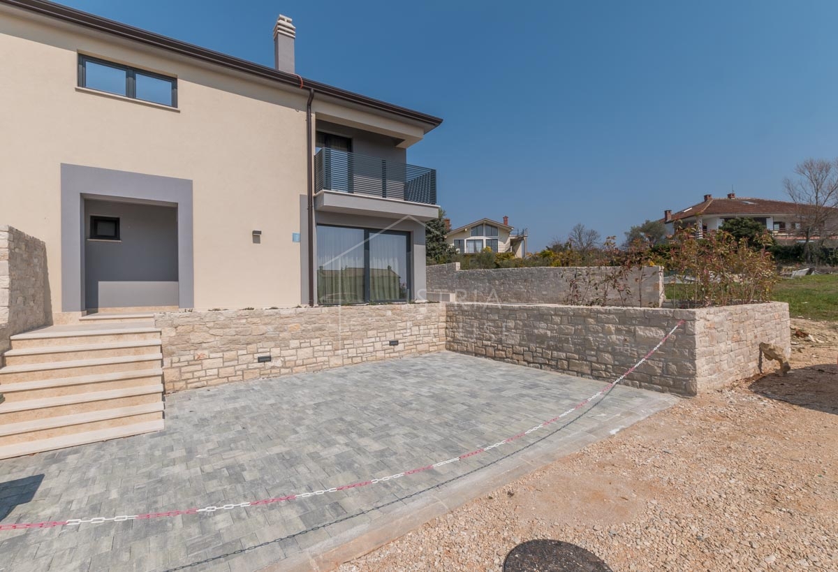 NOVIGRAD, okolica, moderna kuća s bazenom