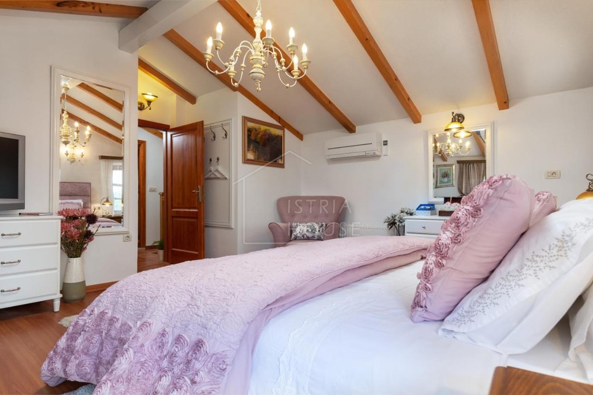 Svetvinčenat, OPPORTUNITY, Two houses with a large garden