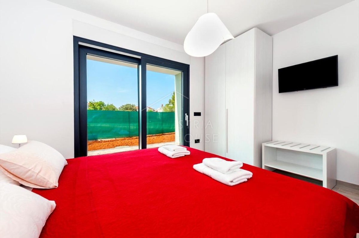 Rovinj, moderna vila z bazenom