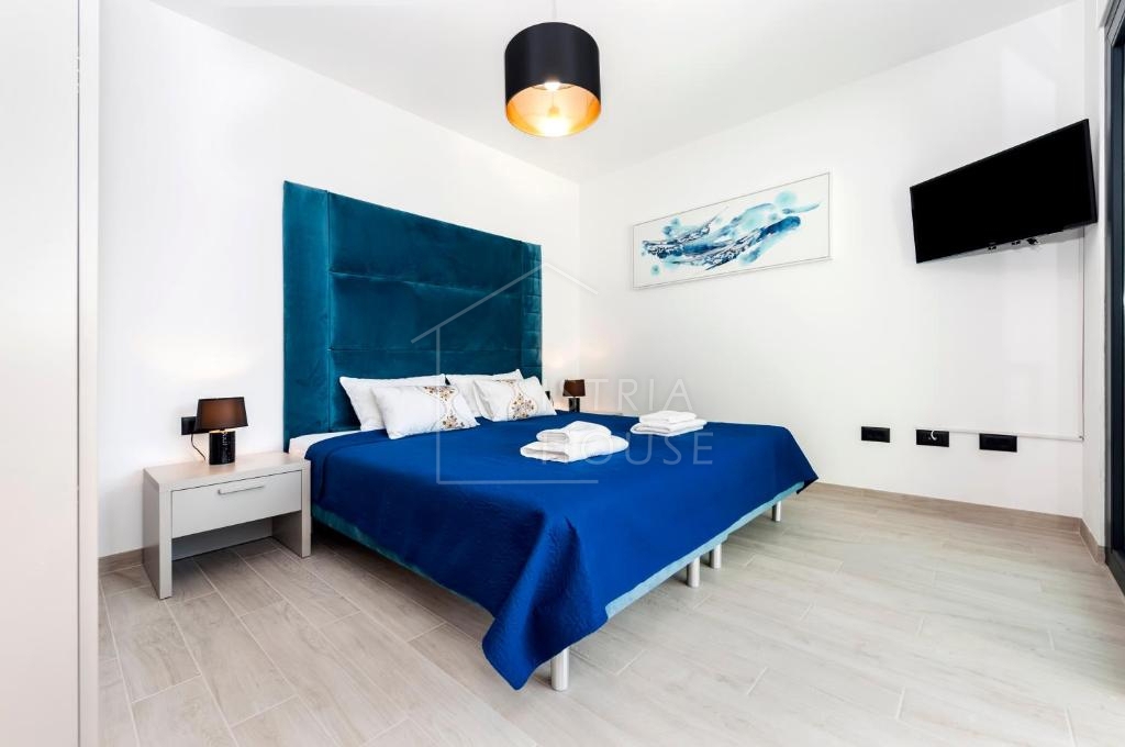 Rovinj, moderna vila z bazenom