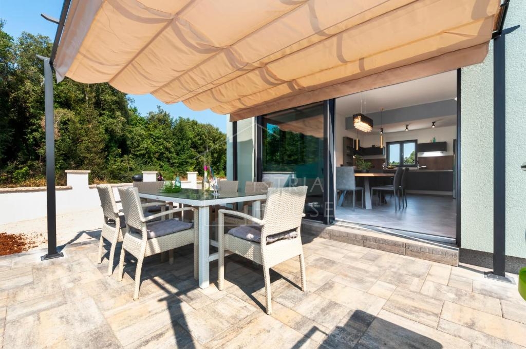 Rovinj, moderna vila z bazenom