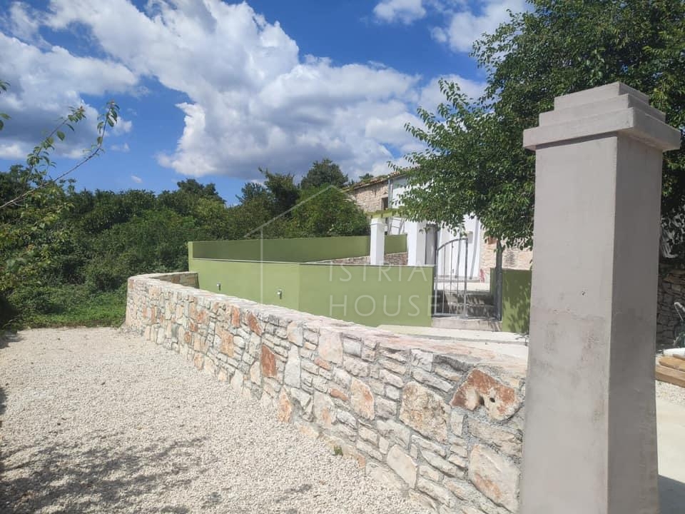 Svetvinčenat, okolica, obnovljena stara hiša z bazenom