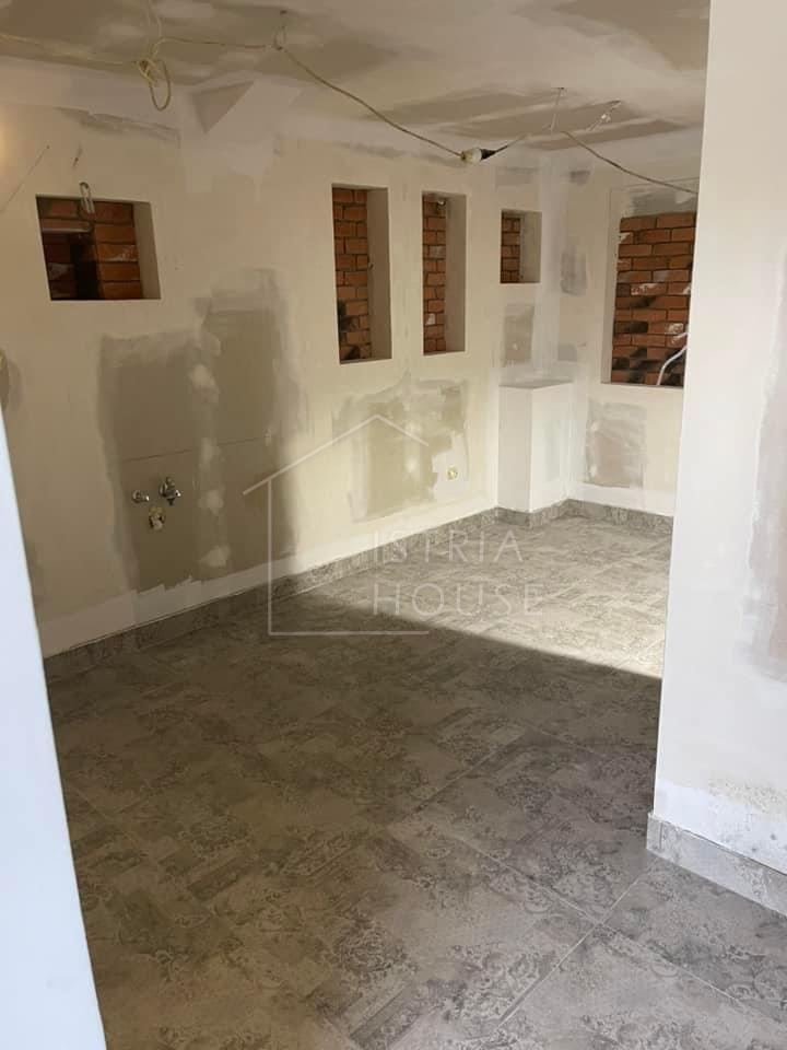 Svetvinčenat, okolica, obnovljena stara hiša z bazenom
