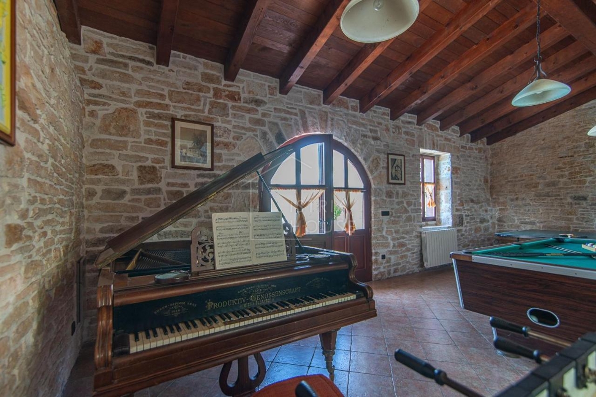 Hiša Žminj, 306m2
